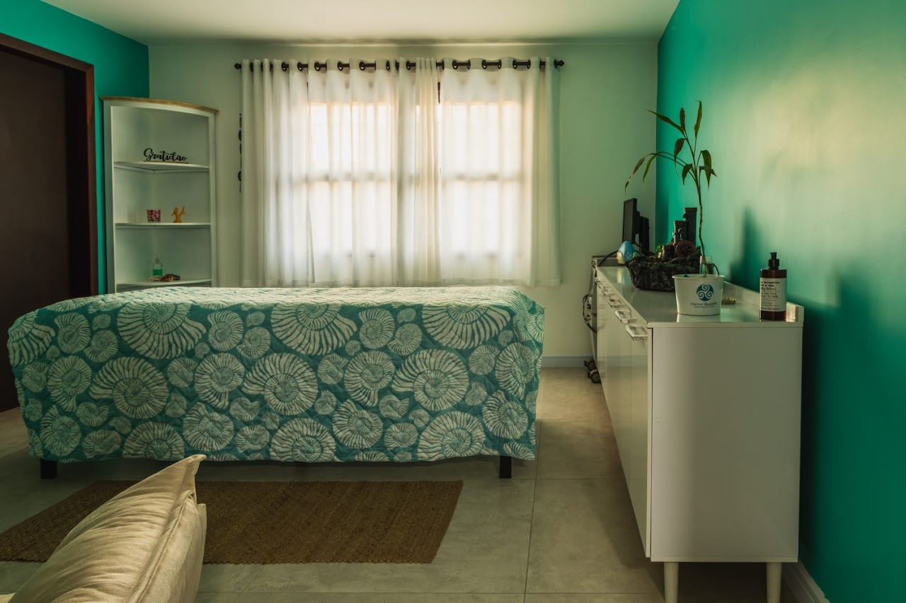 Marion Buzzetti Estética — Água Verde